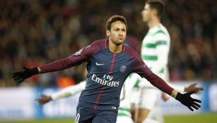 Neymar celebrando uno de sus dos goles frente al Celtic