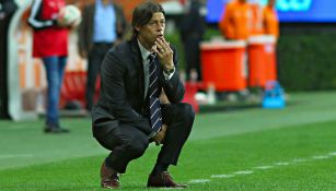 Almeyda se lamenta en un juego de Chivas del Apertura 2017