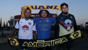 Aficionados de América y Tigres a las afueras del Azteca