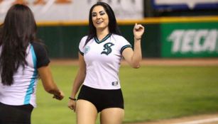 Maria José Méndez, durante un juego de los Saraperos de Saltillo