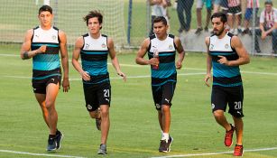 Pulido, Fierro, Pineda y Pizarro, en una práctica de Chivas 