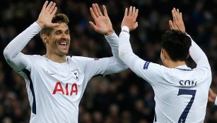 Jugadores del Tottenham celebran un gol en la Champions