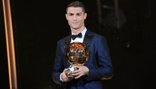 Cristiano Ronaldo con su quinto balón de Oro 