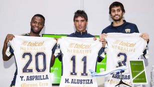 Refuerzos de Pumas posan con la camiseta auriazul 