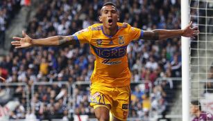 Meza festeja tras marcar el 2-1 contra Monterrey