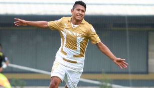 Ramírez celebra un gol con Pumas en 2014