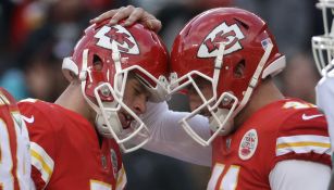 Harrison Butker y Alex Smith festejan tras un TD