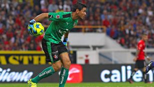 Óscar Ustari durante un partido con el Atlas