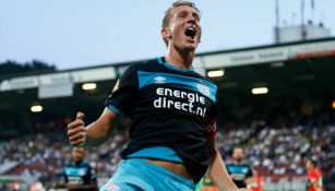 Luuk de Jong celebra un gol con el PSV