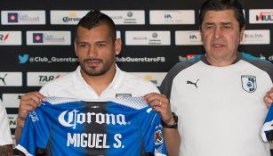 Miguel Samudio durante su presentación con Gallos de Querétaro