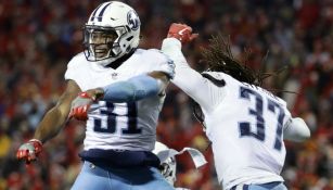 Jugadores de Tennesse celebran un touchdown