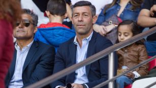 Caixinha observa el juego entre Toluca y Chivas