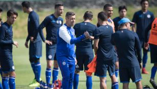 Caixinha apoya a sus jugadores durante un entrenamiento