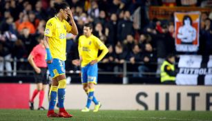 Mauricio Lemos defensa de Las Palmas se tapa los ojos tras la derrota 