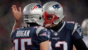 Brady festeja un TD con Hogan