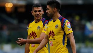 Peralta y Martín conversan en un juego del América