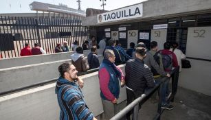 Aficionados acudieron a la taquilla por boletos para el Clásico Capitalino 