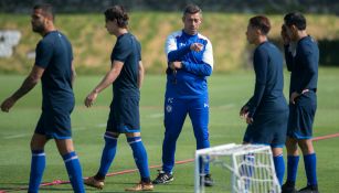 Caixinha da indicaciones durante un entrenamiento del Cruz Azul 