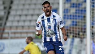 Franco Jara festeja su gol contra Lobos BUAP