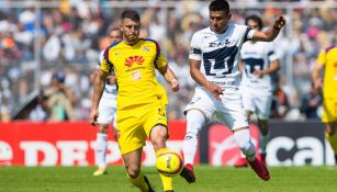 Guido y Gallardo pelean el balón en el Clásico capitalino 