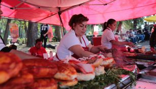 Negocio Tacos 'La Güera' afuera del Olímpico Universitario