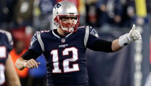 Brady sonríe tras la anotación del triunfo vs Jaguars