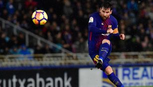 Messi lanza un disparo en juego del Barcelona  