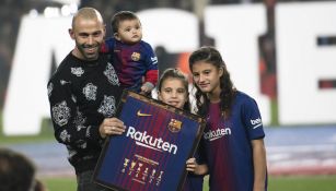  Javier Mascherano junto a sus hijos en el Camp Nou 