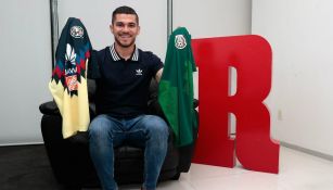 Henry Martín, orgulloso con las playera del Tri y del América