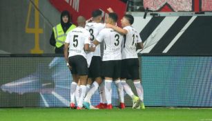Eintracht Frankfurt celebra tras anotar frente a Mönchengladbach