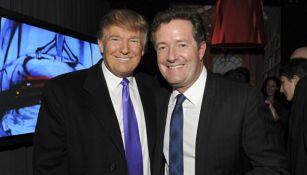 Donald Trump y Piers Morgan se toman una foto en una reunión 