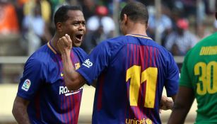 Kluivert celebra un tanto con Rivaldo 