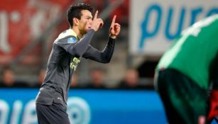 Hirving Lozano festeja su gol contra el Twente