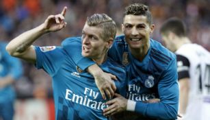 Toni Kroos y CR7 festejan un tanto del Real Madrid