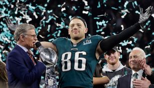 Zack Ertz festeja tras ganar el Super Bowl