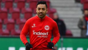 Maco Fabián calienta en un juego del Eintracht Frankfurt