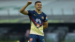 Henry Martín celebra un gol con América