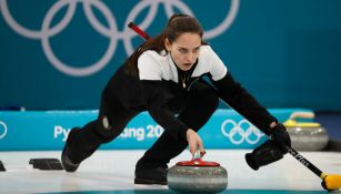 Anastasia Bryzgalova durante un encuentro de curling 