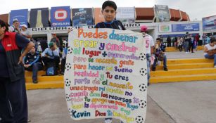 Kevin Rivas solicita la ayuda de los aficionados que asisten a la Corregidora