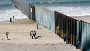 Personas arriban hasta la frontera de Tijuana para 'ver' a sus familiares
