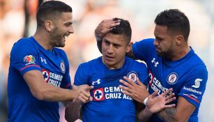 Méndez, Cata y Velázquez celebran gol 