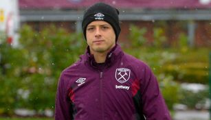 Chicharito, durante un entrenamiento con West Ham 