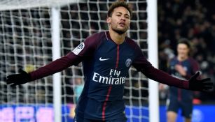Neymar celebra un tanto con el PSG en Francia 