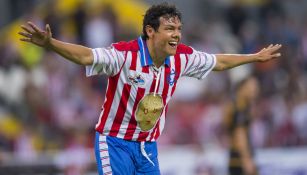 Tiburón Sánchez celebra un gol en la despedida de Bofo Bautista 