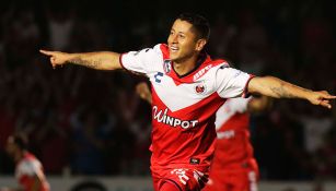 Carlos Esquivel celebra un gol con Veracruz