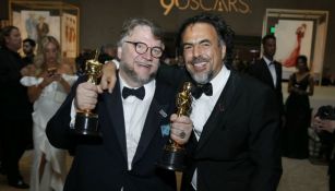 Guillermo del Toro e Iñárritu, en la Governors Ball tras la ceremonia del Oscar 