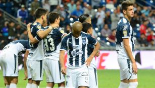 Jugadores de Rayados se lamentan en la tanda de penaltis