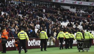 Afición muestra su enojo en el partido del West Ham 
