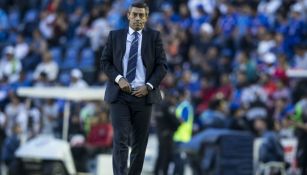 Caixinha, durante el encuentro entre Cruz Azul y Tuzos