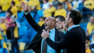 Paco Jémez lanza un grito durante el Las Palmas vs Villarreal 